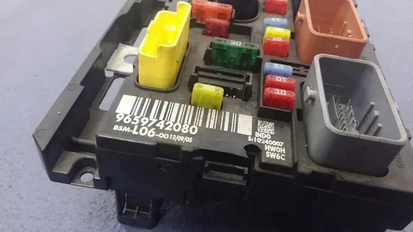 PEUGEOT 307 I LIFT 1.6 HDI Caixa de Fusíveis BSM image 6