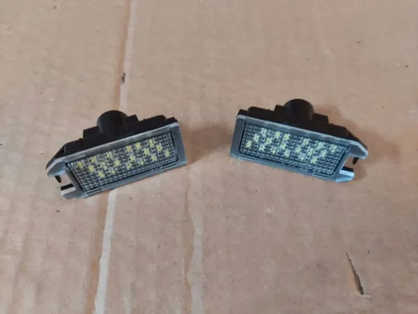 Feu de plaque Jeep OE OEM 68228927AA image 2