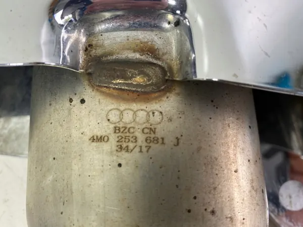 OEM 4M0253681J Audi Q7 Punta de escape izquierda 2015- image 3