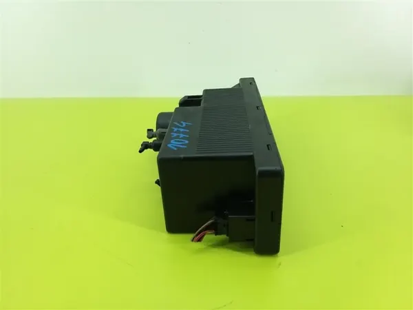 Bomba de fecho central Mercedes OEM 2108000048 Usada image 3