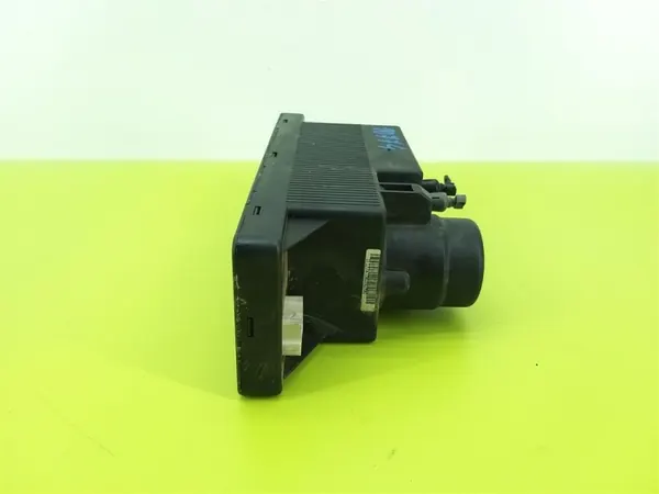 Bomba de fecho central Mercedes OEM 2108000048 Usada image 5