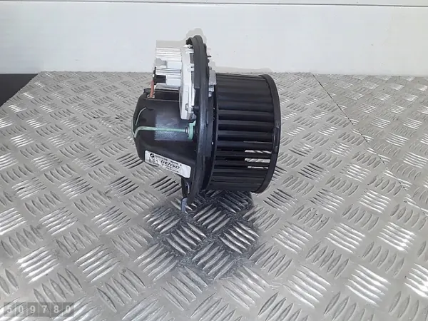 Ventilador de calefacción BMW OEM 6933664 - Usado image 3