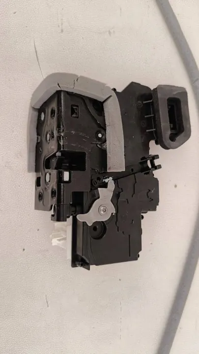 Audi VW Türschloss rechts 4K0839016P V038314 image 2