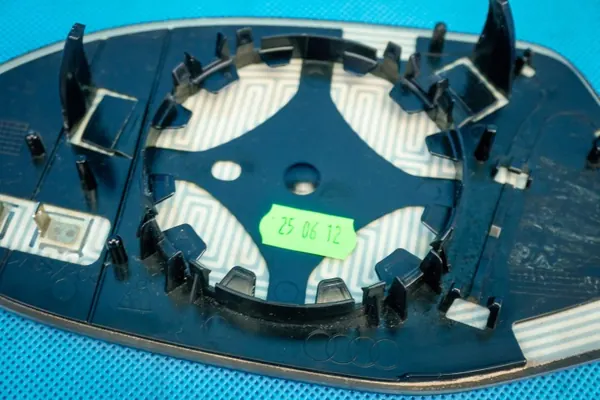 Insert miroir droit OEM 4G8857536F pour Audi A7/S7/RS7 image 4
