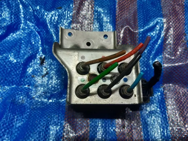 Distribuidor de elevación neumática Audi A8 D3 OEM 4E0616014B image 2