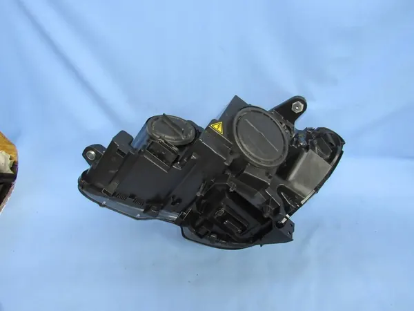 Rechter Mercedes W204 Pre-Facelift Bi-Xenon Europa1 image 9