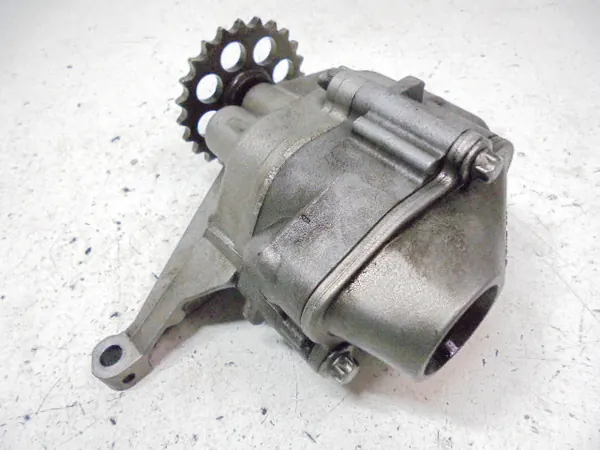 Begagnad oljepump OEM A6111810047 Mercedes C W203 image 4
