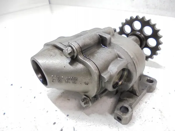Begagnad oljepump OEM A6111810047 Mercedes C W203 image 6