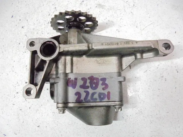 Begagnad oljepump OEM A6111810047 Mercedes C W203 image 7