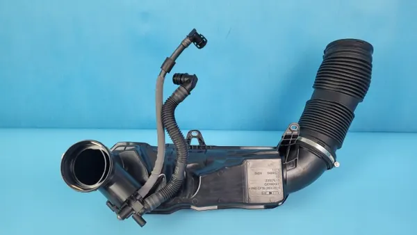 BMW X1 U11 Luftresonatorrohr OEM 8489423 image 2