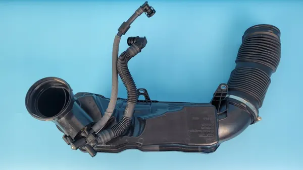 BMW X1 U11 Luftresonatorrohr OEM 8489423 image 6