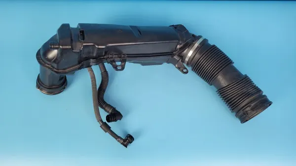 BMW X1 U11 Luftresonatorrohr OEM 8489423 image 7