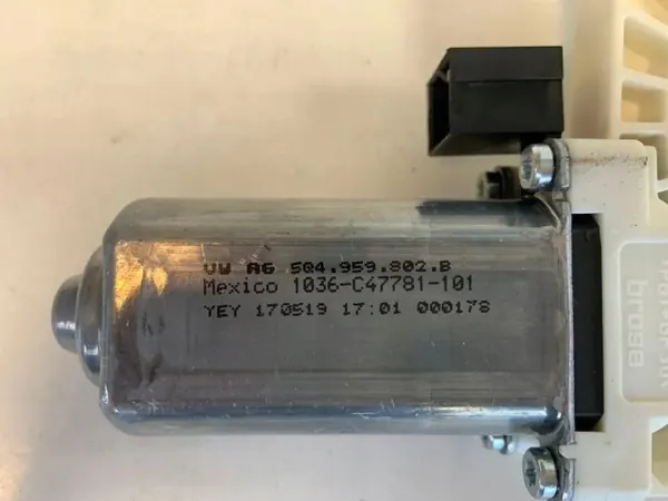 Moteur de vitre avant droite Audi Q5 OEM 5Q4959802B image 3