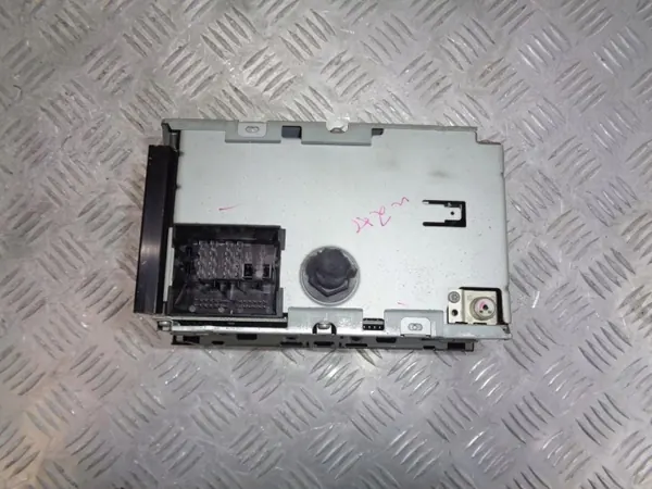 Ford OEM 5M5T18C815FA 6000 CD Radio - Käytetty image 4