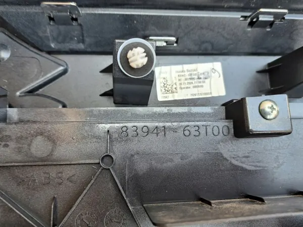 Suzuki OE bakstötslist OEM 8394163T00 image 4