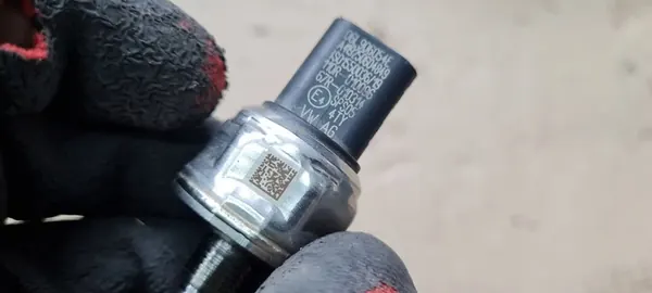Öldrucksensor SQ5 80A Q5 3.0 TFSI 06L906054E image 3