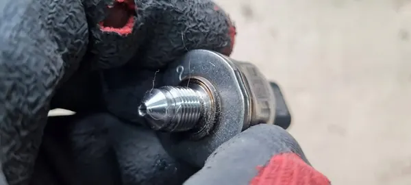 Öldrucksensor SQ5 80A Q5 3.0 TFSI 06L906054E image 4