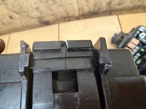 Sulakekotelo OEM 91956J7100 Kia Ceed III:lle image 4
