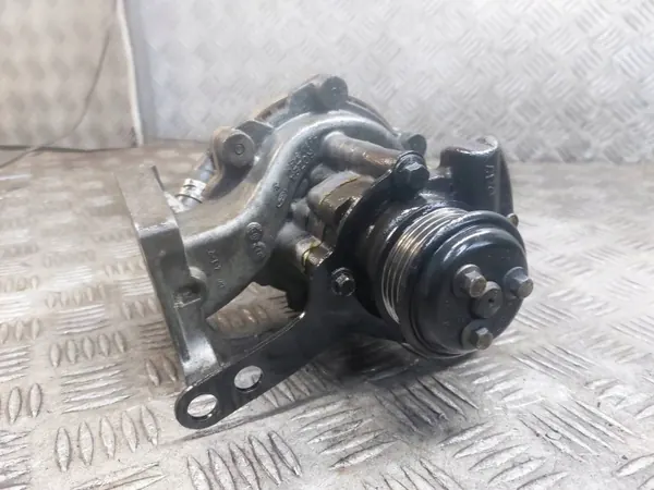 Pompe de direction assistée Ford OEM XS713A674BE - Occasion image 4