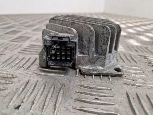 Amplificador Mercedes-Benz OE A1779050403 - Usado image 4