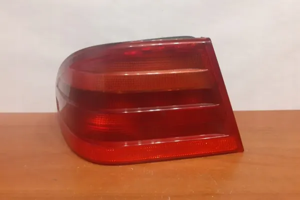 Linker Achterlicht AUDI 100 A2108204364 image 7