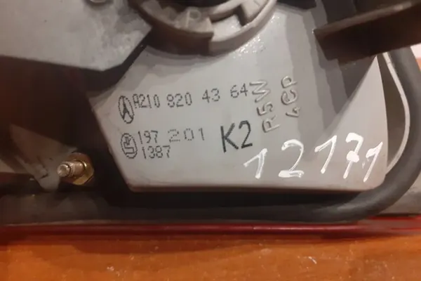 Linker Achterlicht AUDI 100 A2108204364 image 8