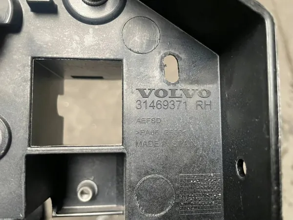 Rechter vorderer Gurtstützpunkt OEM 31469371 Volvo image 3