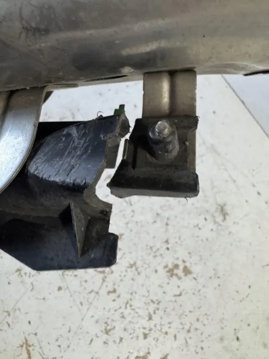 Bouton d'échappement gauche OEM 31383308 pour Volvo image 5