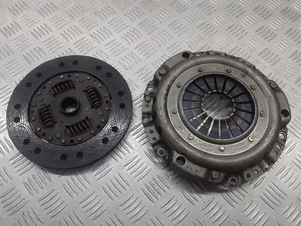 Disque d'embrayage avec plaque Mercedes W202 1.8 0132505303 image 3