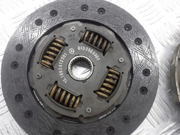 Disque d'embrayage avec plaque Mercedes W202 1.8 0132505303 image 4