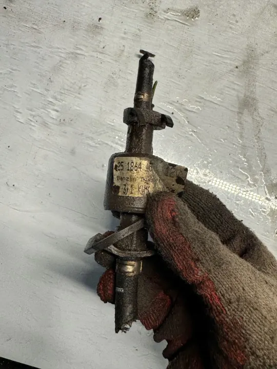 Bomba de combustível OEM 25186445 para VW Transporter T4 image 2