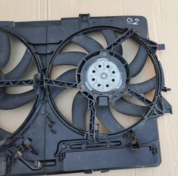 AUDI A4 B8 A5 TDI Jäähdyttimen tuuletin 8K0121003P image 6
