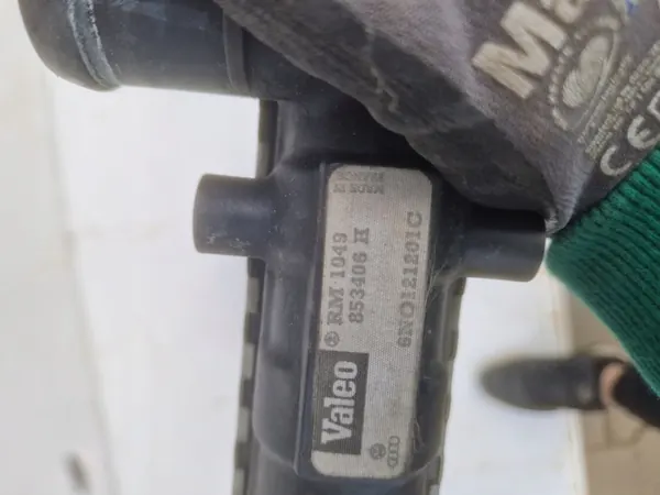 Radiador de agua VW Polo 6N0121201C image 9