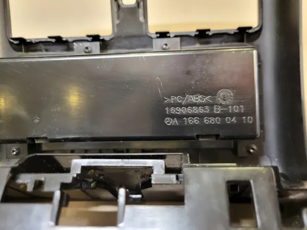 OEM A1666800410 Couverture Tunnel Arrière Prise 12V image 10