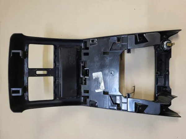 OEM A1666800410 Couverture Tunnel Arrière Prise 12V image 6