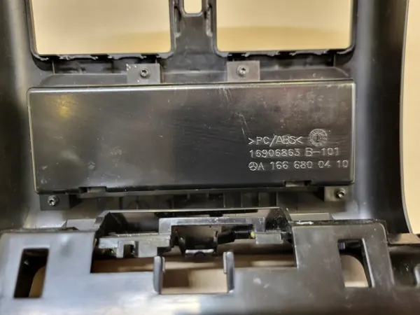 OEM A1666800410 Couverture Tunnel Arrière Prise 12V image 9