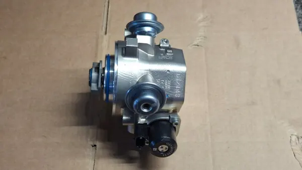 Pompe à carburant haute pression OEM 9A111031574 Porsche 991/997 image 4