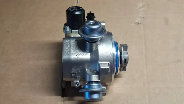 Pompe à carburant haute pression OEM 9A111031574 Porsche 991/997 image 8