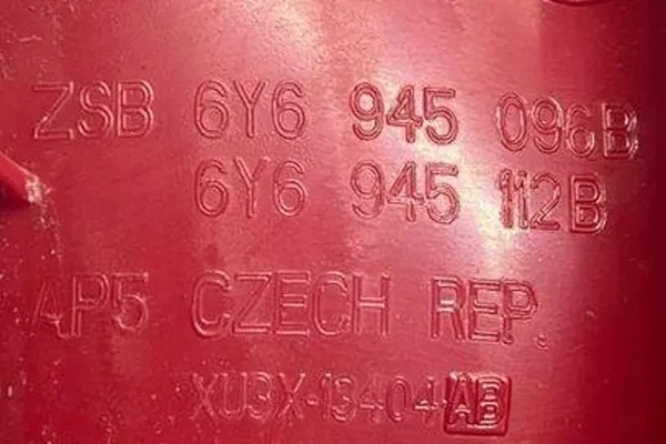 Luz trasera derecha SKODA FABIA I 6Y6945112B image 2