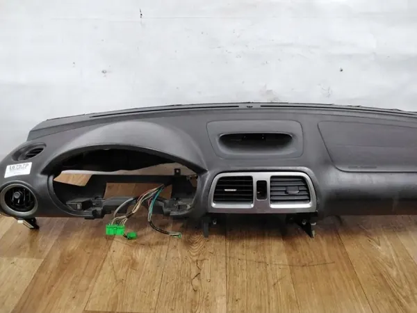 Tableau de bord Subaru Impreza OEM FOX-167579- Occasion image 3
