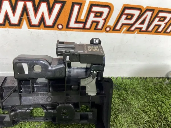 Pegador Torpedo OEM M8E23962CB RHD Range Rover L460 image 4
