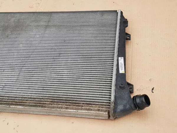 Radiador de agua / VW Touran I Caddy III Passat B6 1.9 TDI 2.0 TDI - Bueno image 5