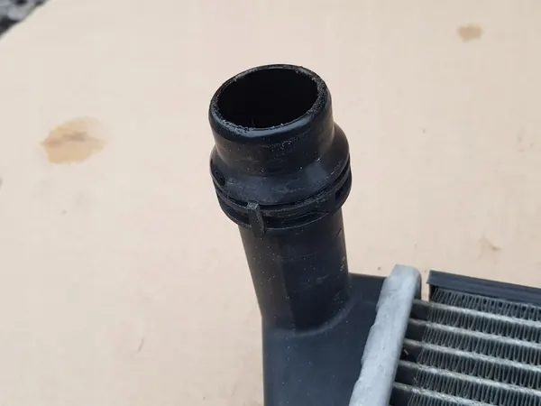 Radiador de agua / VW Touran I Caddy III Passat B6 1.9 TDI 2.0 TDI - Bueno image 7