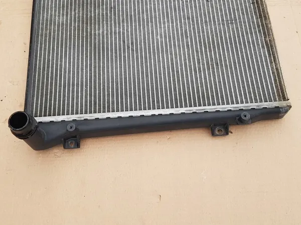 Radiador de agua / VW Touran I Caddy III Passat B6 1.9 TDI 2.0 TDI - Bueno image 8