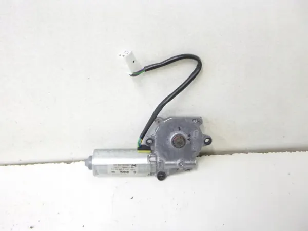 Mercedes W203 Schiebedachmotor OEM A2038203242 image 2