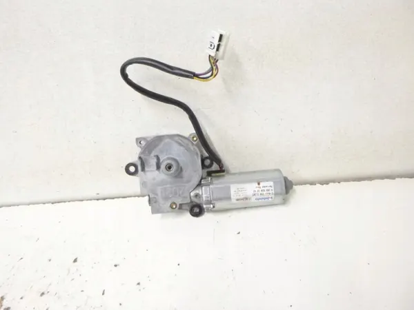 Mercedes W203 Schiebedachmotor OEM A2038203242 image 3