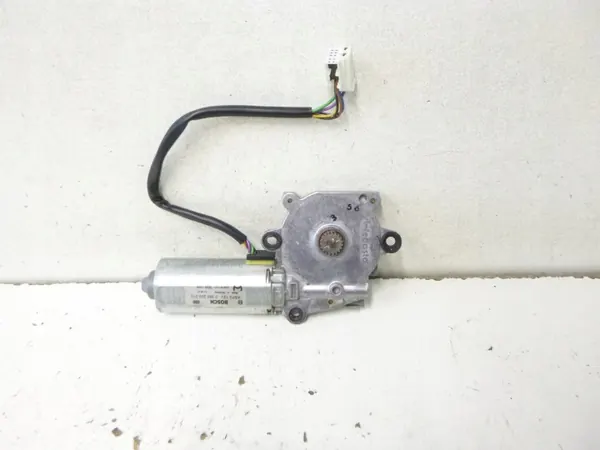 Mercedes W203 Schiebedachmotor OEM A2038203242 image 7