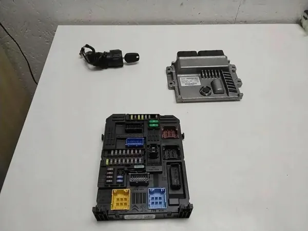 Kit d'allumage OEM 9825576480 pour Peugeot Expert image 3