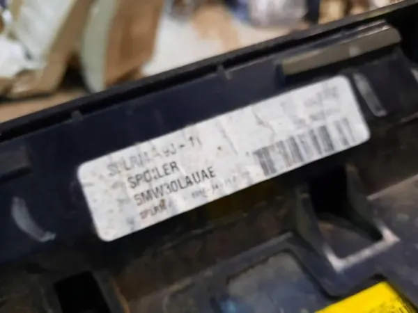 Chrysler Pacifica takaluukun spoileri OEM 5MW30LAUAE image 3