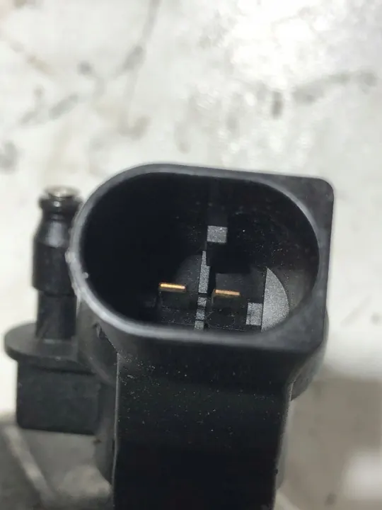 Injector Volkswagen OE usado OEM 059130277 image 3
